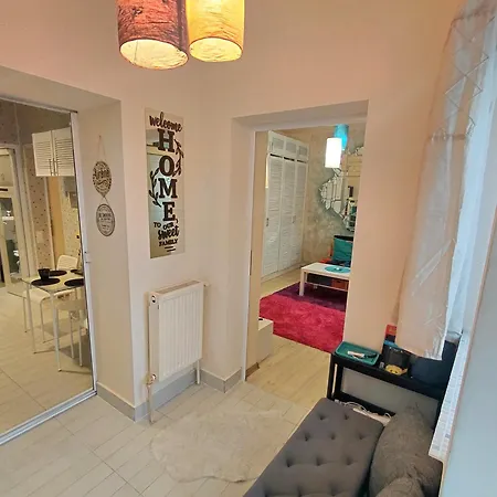 Vakantiehuis Artsy Entire House, Fully Equipped, 2 Rooms, 2 Beds, Parking, To Yourself!