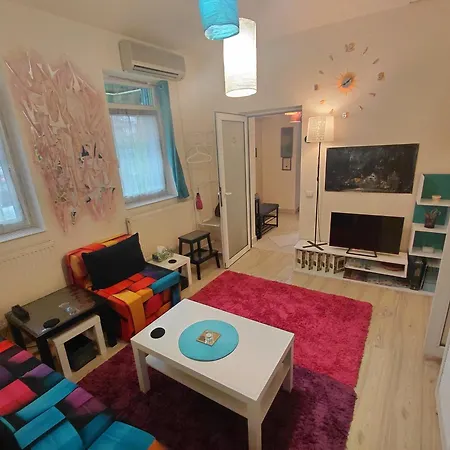 Artsy Entire House, Fully Equipped, 2 Rooms, 2 Beds, Parking, To Yourself! Vakantiehuis *