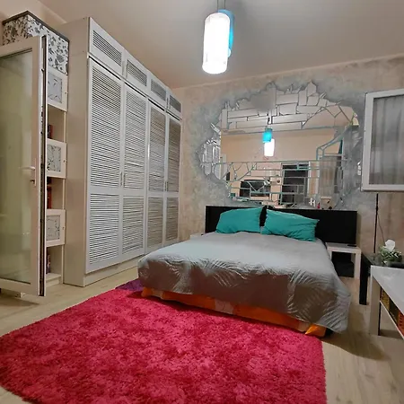 Artsy Entire House, Fully Equipped, 2 Rooms, 2 Beds, Parking, To Yourself! Vakantiehuis *