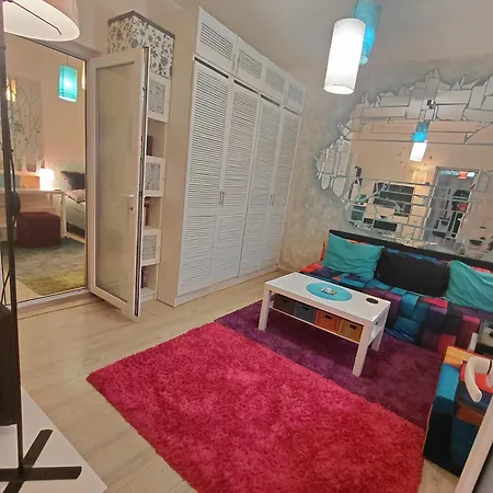 Artsy Entire House, Fully Equipped, 2 Rooms, 2 Beds, Parking, To Yourself! * Boekarest