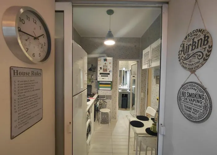 Artsy Entire House, Fully Equipped, 2 Rooms, 2 Beds, Parking, To Yourself! Nyaraló Bukarest