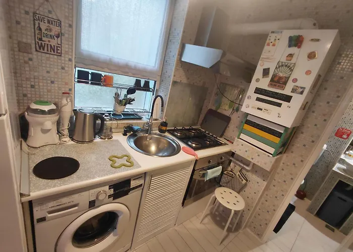 Artsy Entire House, Fully Equipped, 2 Rooms, 2 Beds, Parking, To Yourself! Nyaraló