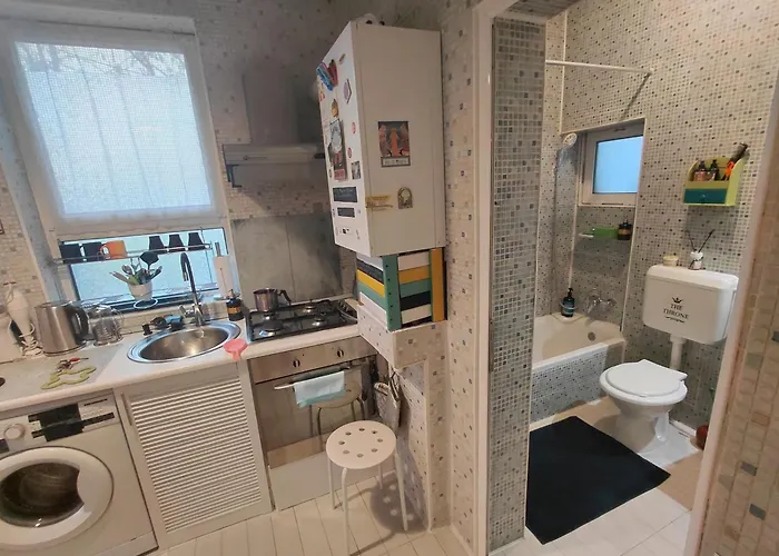 Artsy Entire House, Fully Equipped, 2 Rooms, 2 Beds, Parking, To Yourself! Nyaraló