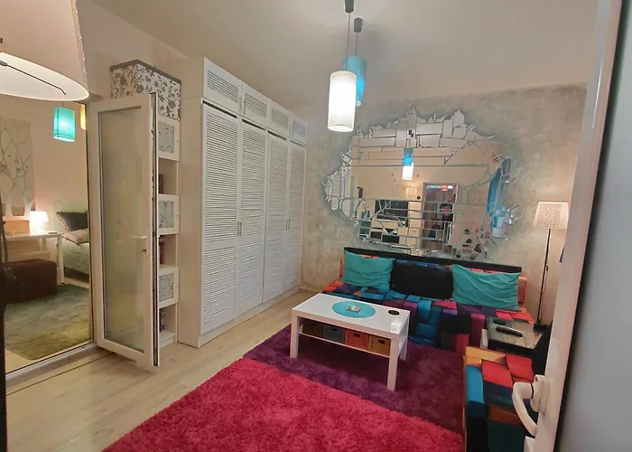 Nyaraló Artsy Entire House, Fully Equipped, 2 Rooms, 2 Beds, Parking, To Yourself!