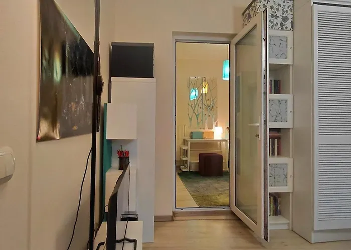 Nyaraló Artsy Entire House, Fully Equipped, 2 Rooms, 2 Beds, Parking, To Yourself!