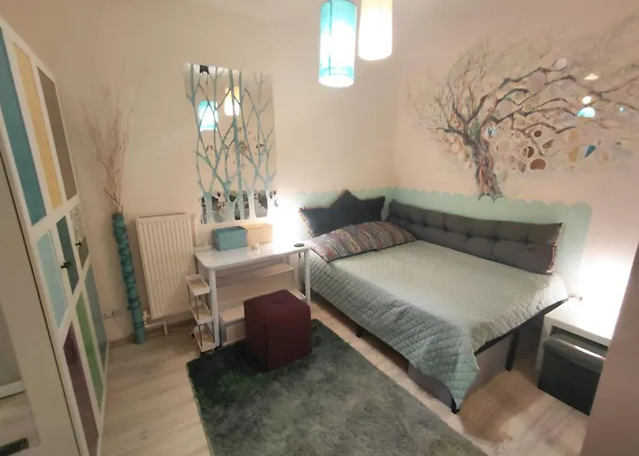 Artsy Entire House, Fully Equipped, 2 Rooms, 2 Beds, Parking, To Yourself! Nyaraló Bukarest