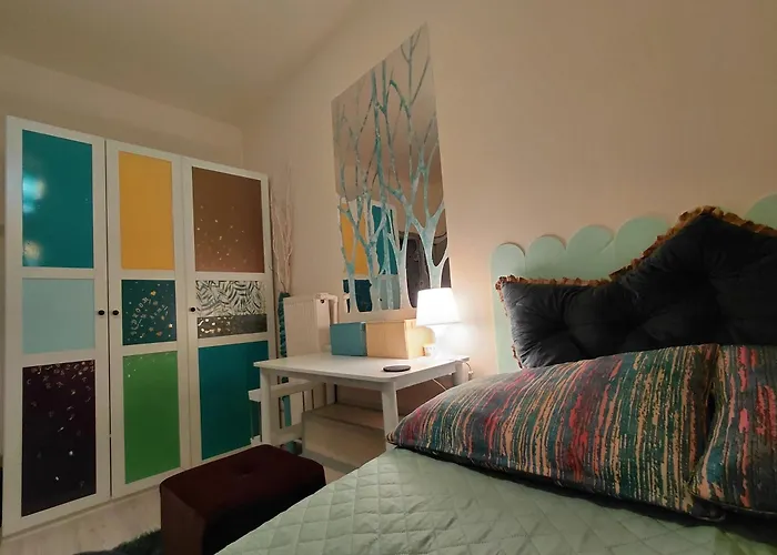 Nyaraló Artsy Entire House, Fully Equipped, 2 Rooms, 2 Beds, Parking, To Yourself!