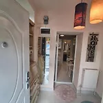 Дом отдыха Artsy Entire House, Fully Equipped, 2 Rooms, 2 Beds, Parking, To Yourself!