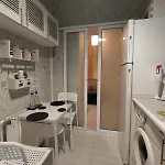 Artsy Entire House, Fully Equipped, 2 Rooms, 2 Beds, Parking, To Yourself! * Бухарест