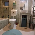 Artsy Entire House, Fully Equipped, 2 Rooms, 2 Beds, Parking, To Yourself! *