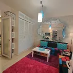 Prázdninový dům Artsy Entire House, Fully Equipped, 2 Rooms, 2 Beds, Parking, To Yourself!