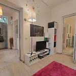 Artsy Entire House, Fully Equipped, 2 Rooms, 2 Beds, Parking, To Yourself! *