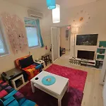 Artsy Entire House, Fully Equipped, 2 Rooms, 2 Beds, Parking, To Yourself! Prázdninový dům *