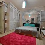 Artsy Entire House, Fully Equipped, 2 Rooms, 2 Beds, Parking, To Yourself! Дом отдыха *