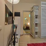 Дом отдыха Artsy Entire House, Fully Equipped, 2 Rooms, 2 Beds, Parking, To Yourself!