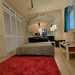Artsy Entire House, Fully Equipped, 2 Rooms, 2 Beds, Parking, To Yourself! Prázdninový dům