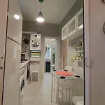 Дом отдыха Artsy Entire House, Fully Equipped, 2 Rooms, 2 Beds, Parking, To Yourself! Бухарест