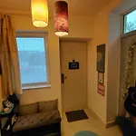 Дом отдыха Artsy Entire House, Fully Equipped, 2 Rooms, 2 Beds, Parking, To Yourself! *