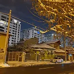 Artsy Entire House, Fully Equipped, 2 Rooms, 2 Beds, Parking, To Yourself! *