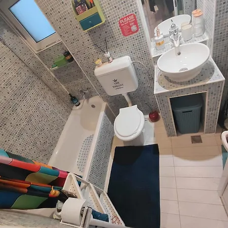 Artsy Entire House, Fully Equipped, 2 Rooms, 2 Beds, Parking, To Yourself! 度假居 布加勒斯特