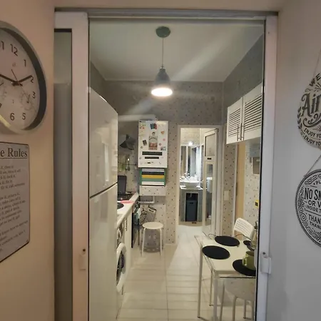 Artsy Entire House, Fully Equipped, 2 Rooms, 2 Beds, Parking, To Yourself! 度假居 布加勒斯特