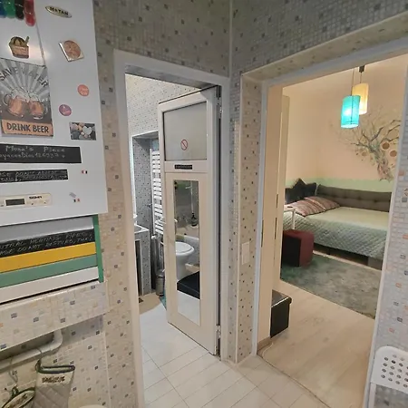 Tatil Evi Artsy Entire House, Fully Equipped, 2 Rooms, 2 Beds, Parking, To Yourself! Bükreş