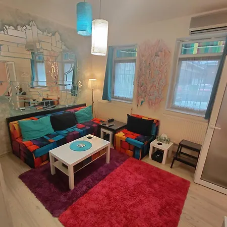 Artsy Entire House, Fully Equipped, 2 Rooms, 2 Beds, Parking, To Yourself! *