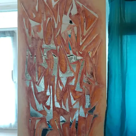 Artsy Entire House, Fully Equipped, 2 Rooms, 2 Beds, Parking, To Yourself! * Bukurešť