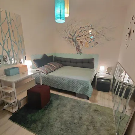 Nyaraló Artsy Entire House, Fully Equipped, 2 Rooms, 2 Beds, Parking, To Yourself!