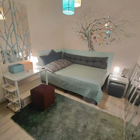 Artsy Entire House, Fully Equipped, 2 Rooms, 2 Beds, Parking, To Yourself!