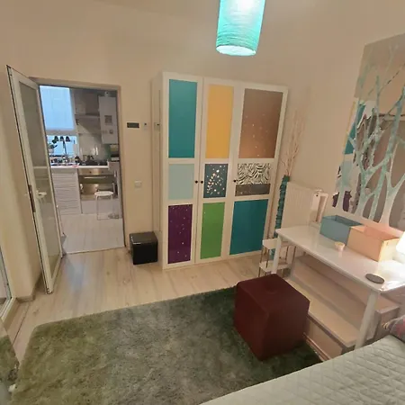 Tatil Evi Artsy Entire House, Fully Equipped, 2 Rooms, 2 Beds, Parking, To Yourself! Bükreş