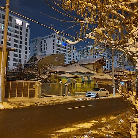 Artsy Entire House, Fully Equipped, 2 Rooms, 2 Beds, Parking, To Yourself! Nyaraló *