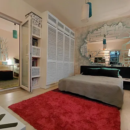 Artsy Entire House, Fully Equipped, 2 Rooms, 2 Beds, Parking, To Yourself! Hébergement de vacances Bucarest