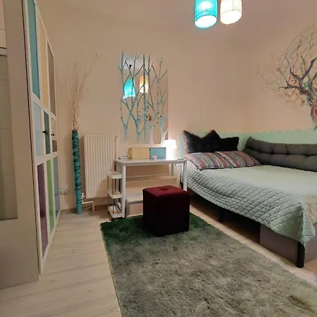 Artsy Entire House, Fully Equipped, 2 Rooms, 2 Beds, Parking, To Yourself!