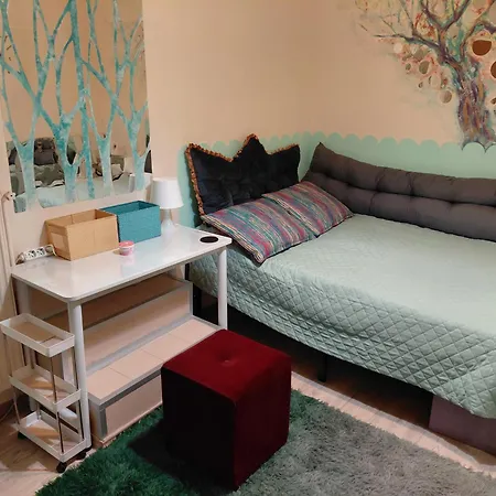 Artsy, Fully Equipped House, 2 Bedrooms, 2 Tvs, Free Parking, All To Yourself!