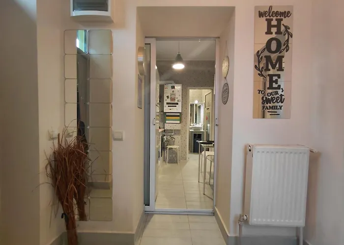 Artsy Entire House, Fully Equipped, 2 Rooms, 2 Beds, Parking, To Yourself! * Bucarest