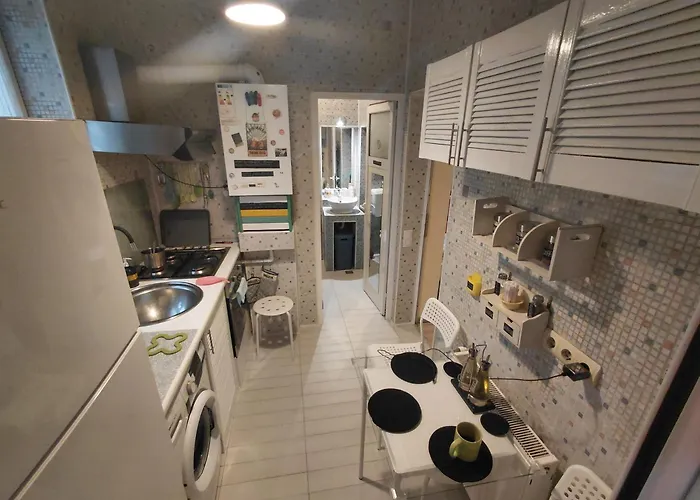 Σπίτι διακοπών Artsy Entire House, Fully Equipped, 2 Rooms, 2 Beds, Parking, To Yourself! Βουκουρέστι