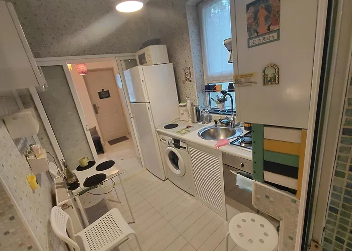 Artsy Entire House, Fully Equipped, 2 Rooms, 2 Beds, Parking, To Yourself!