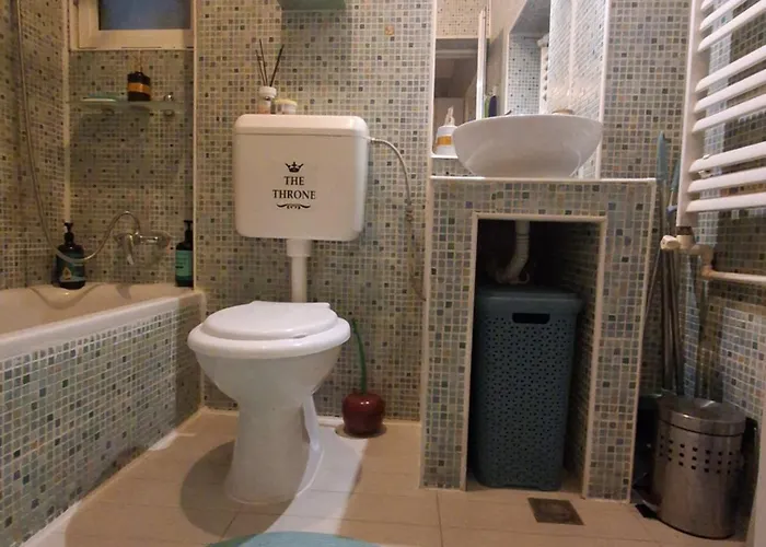 Artsy Entire House, Fully Equipped, 2 Rooms, 2 Beds, Parking, To Yourself! *