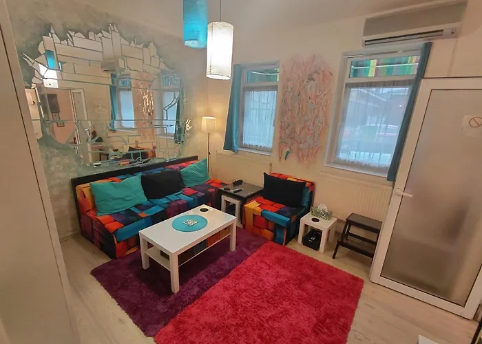 Artsy Entire House, Fully Equipped, 2 Rooms, 2 Beds, Parking, To Yourself! *