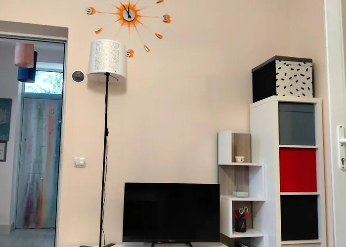 Case de vacanță Artsy Entire House, Fully Equipped, 2 Rooms, 2 Beds, Parking, To Yourself!