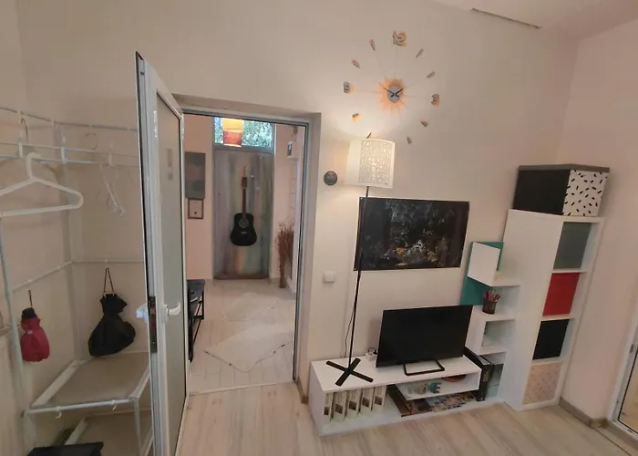 Artsy Entire House, Fully Equipped, 2 Rooms, 2 Beds, Parking, To Yourself! *