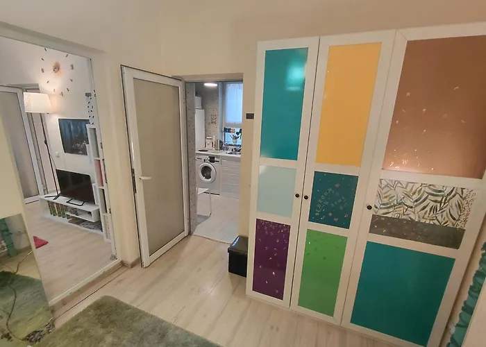 Artsy Entire House, Fully Equipped, 2 Rooms, 2 Beds, Parking, To Yourself!