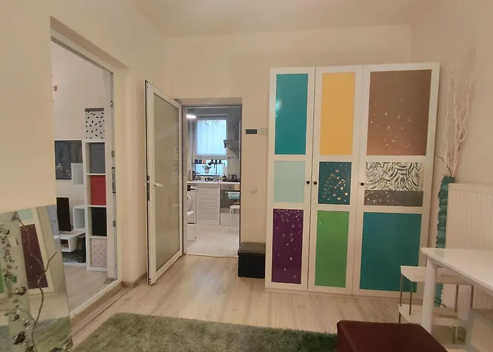 Σπίτι διακοπών Artsy Entire House, Fully Equipped, 2 Rooms, 2 Beds, Parking, To Yourself! Βουκουρέστι