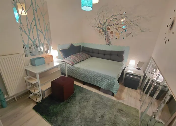 Artsy Entire House, Fully Equipped, 2 Rooms, 2 Beds, Parking, To Yourself!