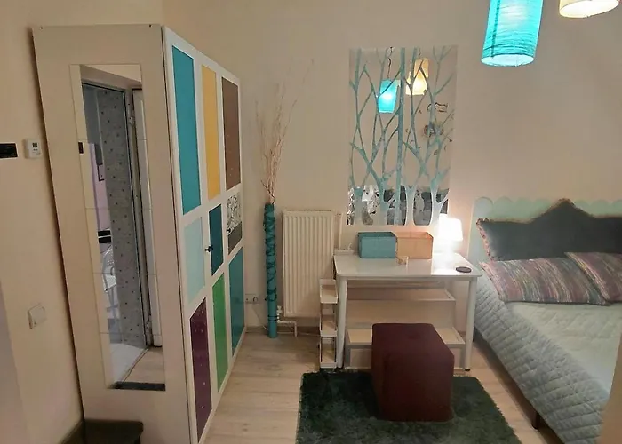 Artsy Entire House, Fully Equipped, 2 Rooms, 2 Beds, Parking, To Yourself! *