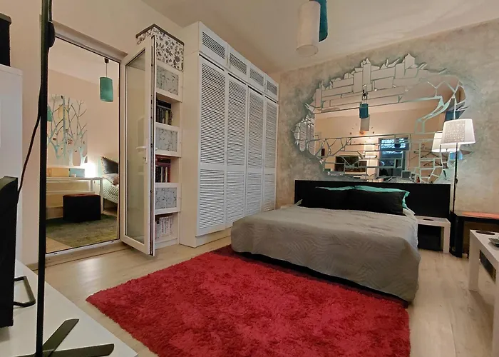 Artsy Entire House, Fully Equipped, 2 Rooms, 2 Beds, Parking, To Yourself! Hébergement de vacances Bucarest