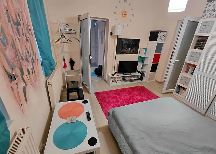 Hébergement de vacances Artsy Entire House, Fully Equipped, 2 Rooms, 2 Beds, Parking, To Yourself! Bucarest