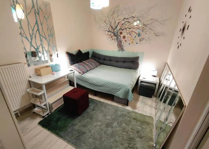 Artsy Entire House, Fully Equipped, 2 Rooms, 2 Beds, Parking, To Yourself! Nyaraló