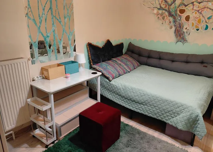 Artsy Entire House, Fully Equipped, 2 Rooms, 2 Beds, Parking, To Yourself!